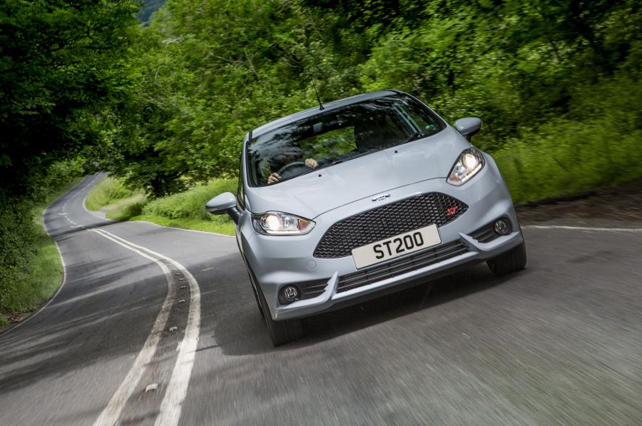  Ford Fiesta ST200 2016 года  (UK) (фото 19 из 31)
